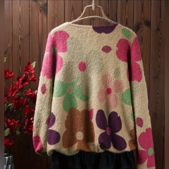 Floral Patterned Women's Sweater - Picture 2 of 9